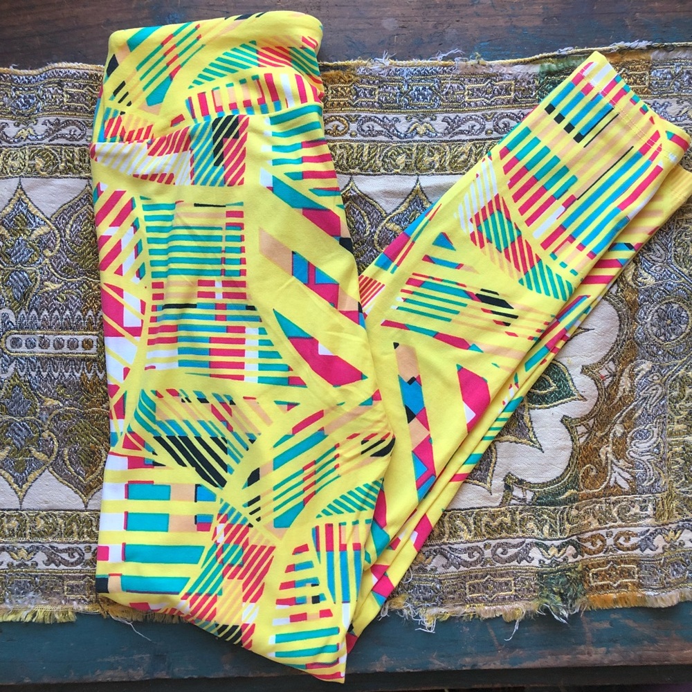 LulaRoe amazing print leggings. One size